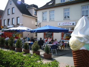 Früher Kolonialwaren - heute Eisdiele Venezia in der Bahnhofstraße Schwentinental