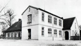 Alte Schule in Raisdorf am Dorfplatz