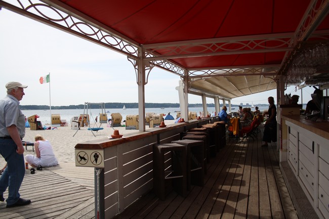 Relaxen in der Tappasbar in Laboe