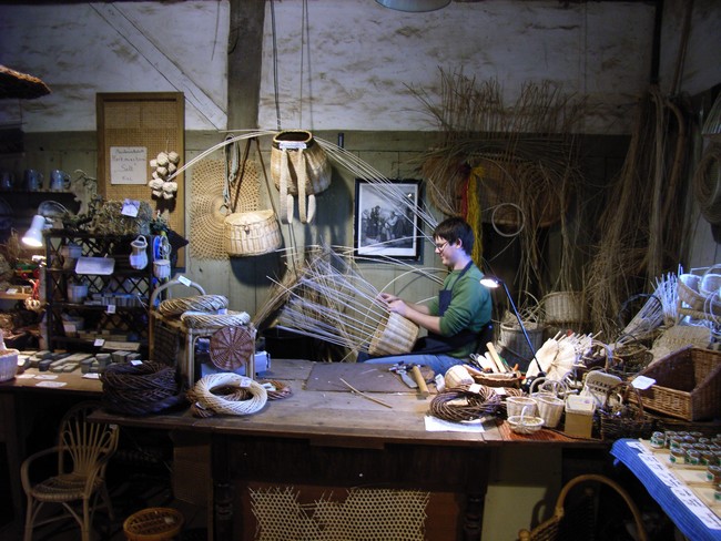 Korbmacher im Museum