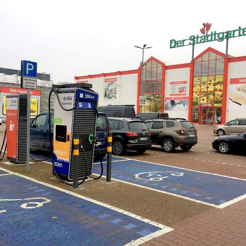 Ladestationen Ostseepark: Bauhaus Parkplatz
