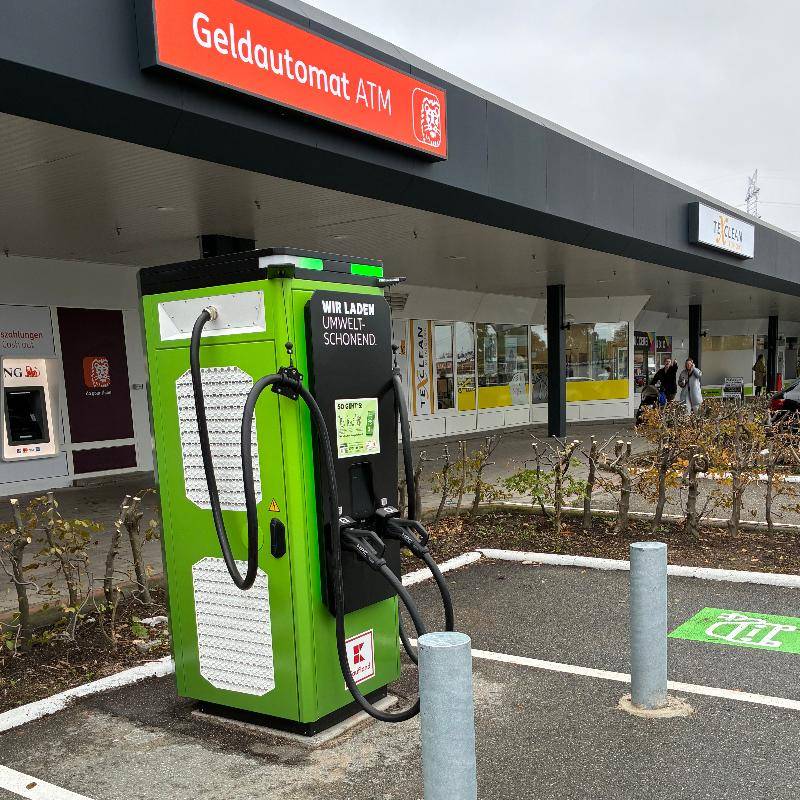 Ladestationen Ostseepark: Bauhaus Parkplatz