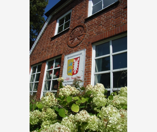 Früher Feuerwache, dann Heimatmuseum, heute Treffpunkt und Fahhradwerkstatt am Dordplatz