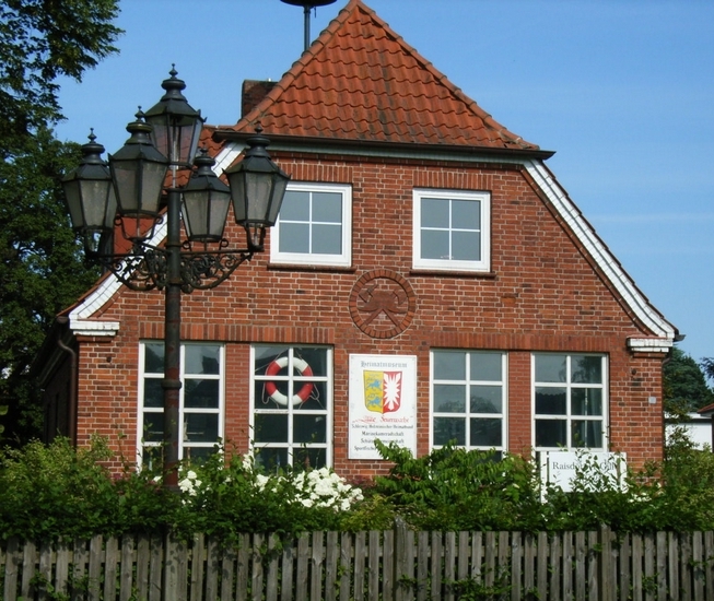 Früher Feuerwache, dann Heimatmuseum, heute Treffpunkt und Fahhradwerkstatt am Dordplatz