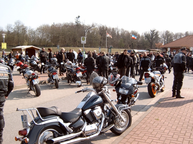 Bei schönem Wetter Bikertreff Rastorf